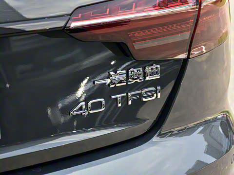 2025�� 200���������� 40 TFSI ����������