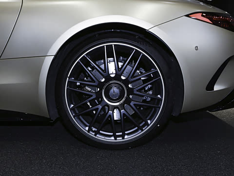 2026�� AMG SL 63 Golden Coast