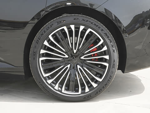 2025�� �Ŀ� Max�����