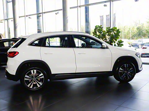 2025�� �Ŀ� GLA 200