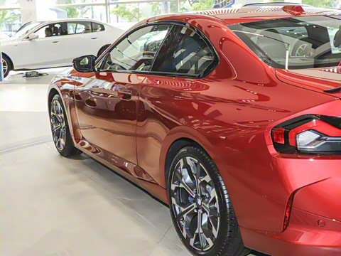 2025�� M240i xDrive