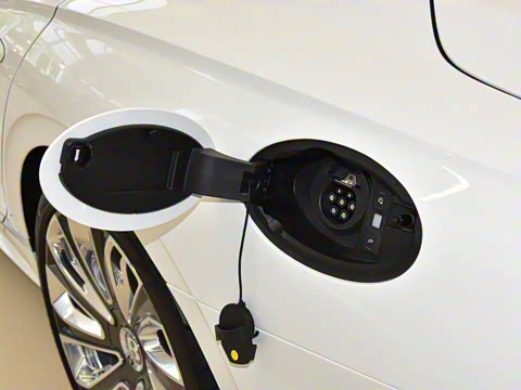 2026�� 4.0T V8 Mulliner