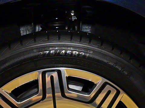 2025�� 4.0T V8 ��ͤ���϶��ư�