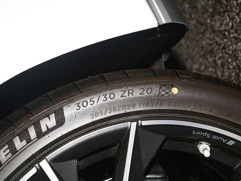 2022�� V10 Coupe performance