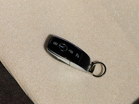 2022�� E 300 L ������