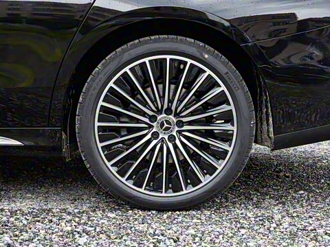 2025�� �Ŀ� E 300 L ����˶���