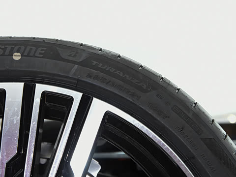 2023�� xDrive60L M�˶���װ