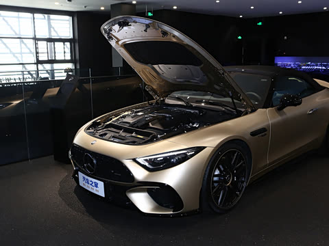 2026�� AMG SL 63 Golden Coast
