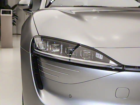 2025�� 703km Ultra�˶���