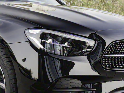 2023�� �Ŀ� E 300 L �˶�������