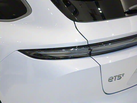 2025�� 75kWh Touring