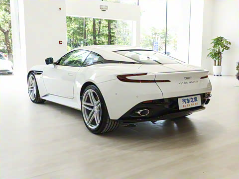 2025�� 4.0T V8 Coupe