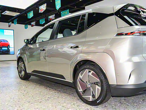 2022�� 620km Z���� 160kW 76.8kWh