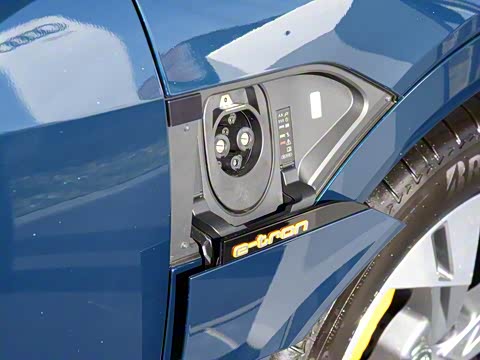 2019�� 55 quattro ������