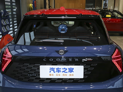 2025�� JOHN COOPER WORKS