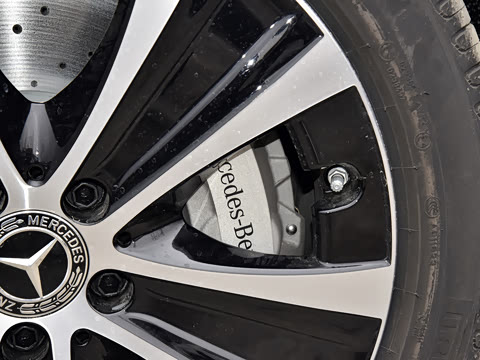 2022�� �Ŀ� E 350 e L ���ʽ��϶����˶��γ�