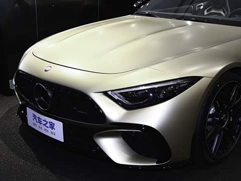 2026�� AMG SL 63 Golden Coast