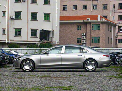 2025�� �Ŀ� S 680 4MATIC