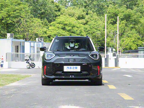 2025�� JOHN COOPER WORKS