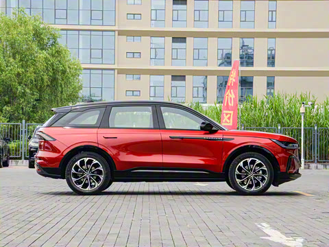 2025�� 2.0T ������������˹��