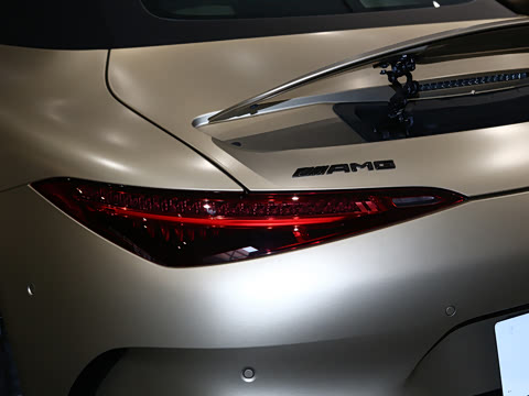 2026�� AMG SL 63 Golden Coast