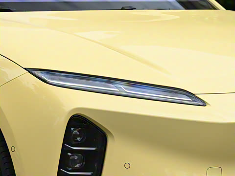 2025�� 75kWh Touring