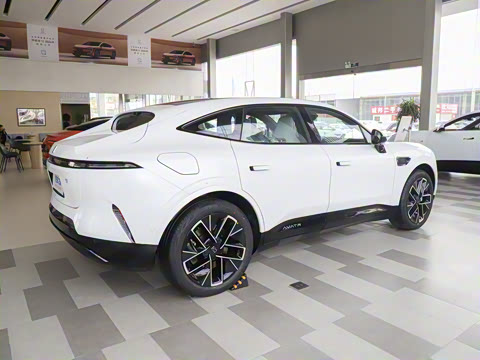 2025�� �Ŀ� Max ���̰�