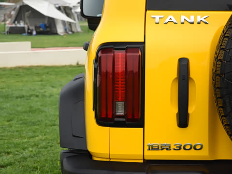 2022�� 2.0T �߾��޶���