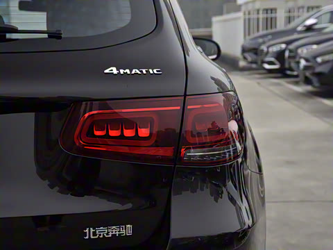 2022�� GLC 260 L 4MATIC ������