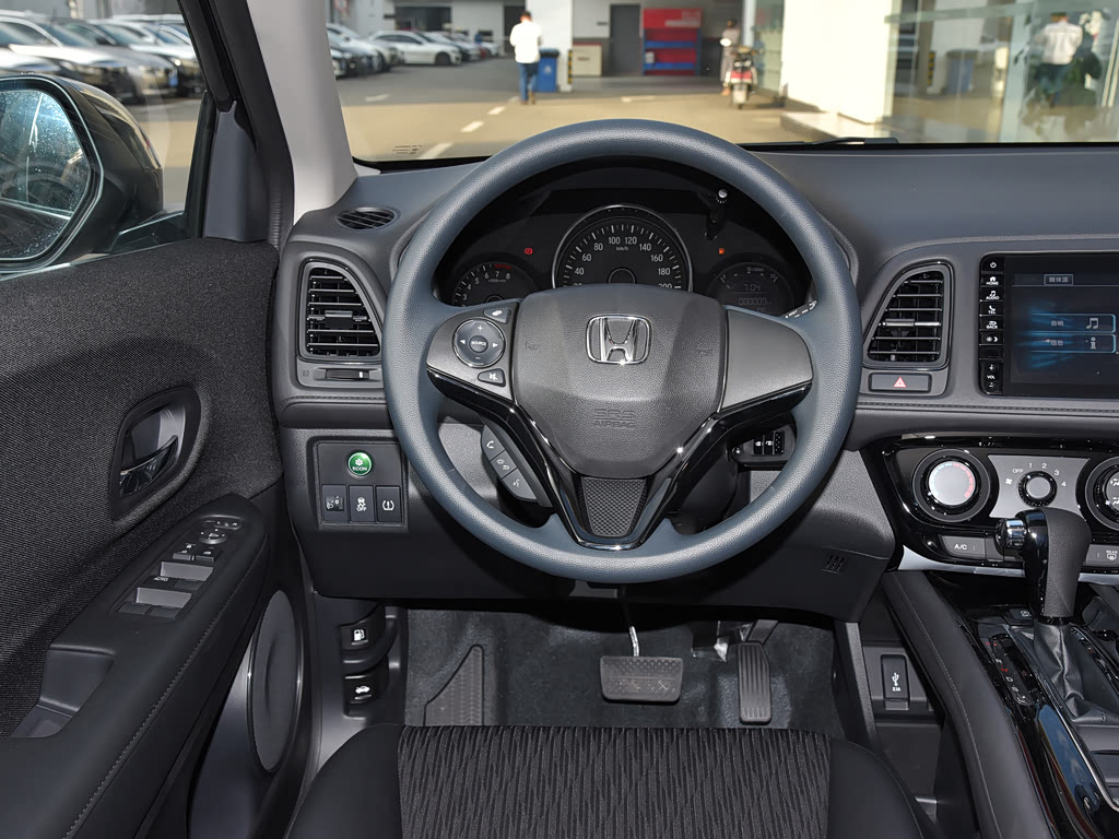 Honda Vezel I Рестайлинг, Внедорожник 5 дв.: фото поколения