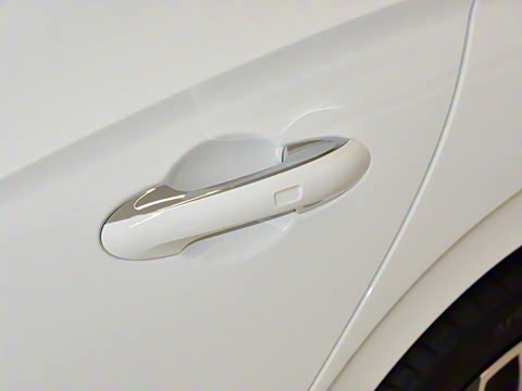 2026�� 4.0T V8 Mulliner