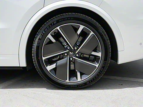 2025�� Ultra ���ܻ��°�