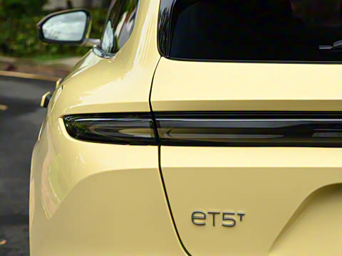 2025�� 75kWh Touring