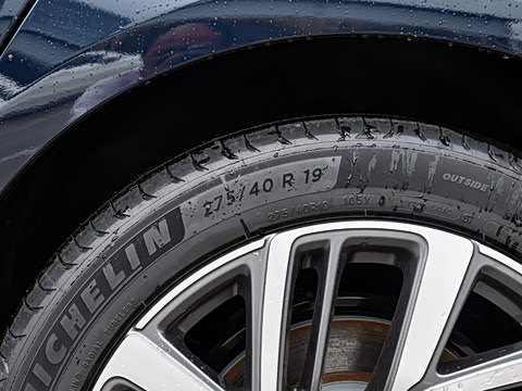 2025�� �Ŀ� E 300 L ʱ����