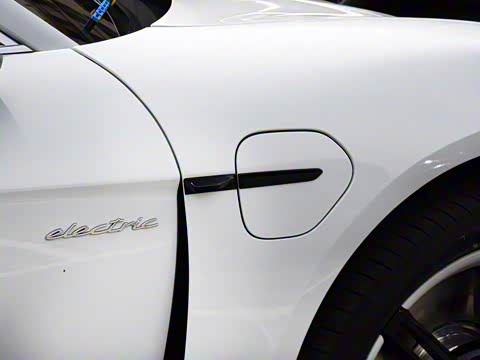 2019�� Taycan Turbo