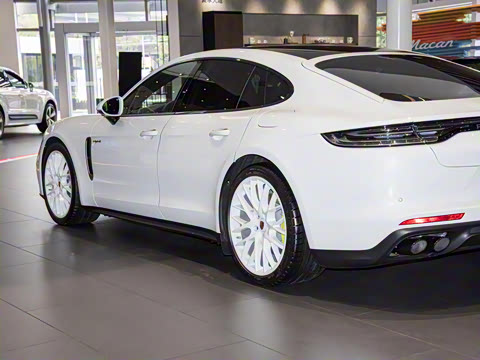 2023�� �Ŀ� Panamera 4 E-Hybrid ����� 2.9T