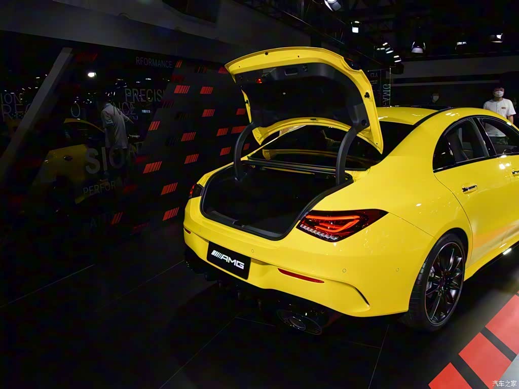 座椅(121张)细节(261张)官图(34张)外观颜色:内饰颜色:黑色/经典红色