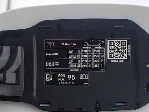 2022�� �Ŀ�� E 260 L �˶���