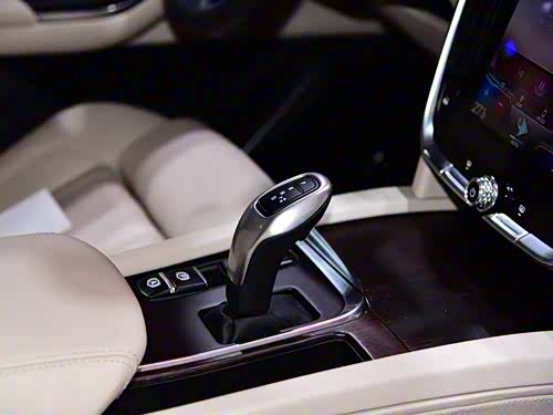 0】vinfast_lux sa2.0报价_lux sa2.0图片