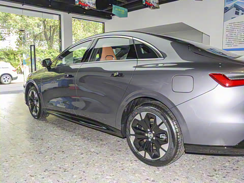 2022�� 550A