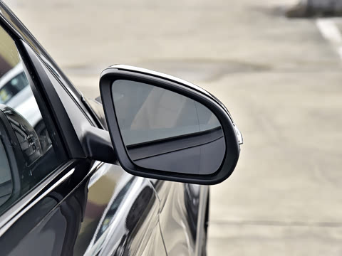 2023�� GLC 260 4MATIC ����SUV