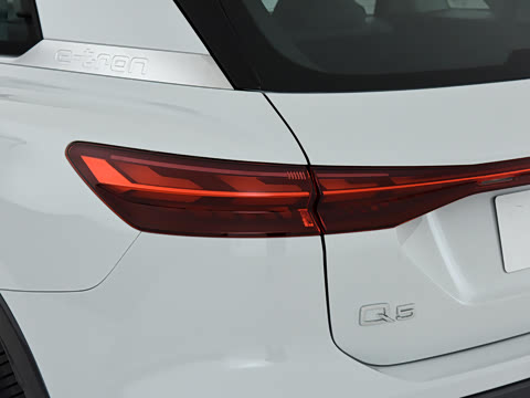 2022�� 40 e-tron ��ҫ�� ������װ