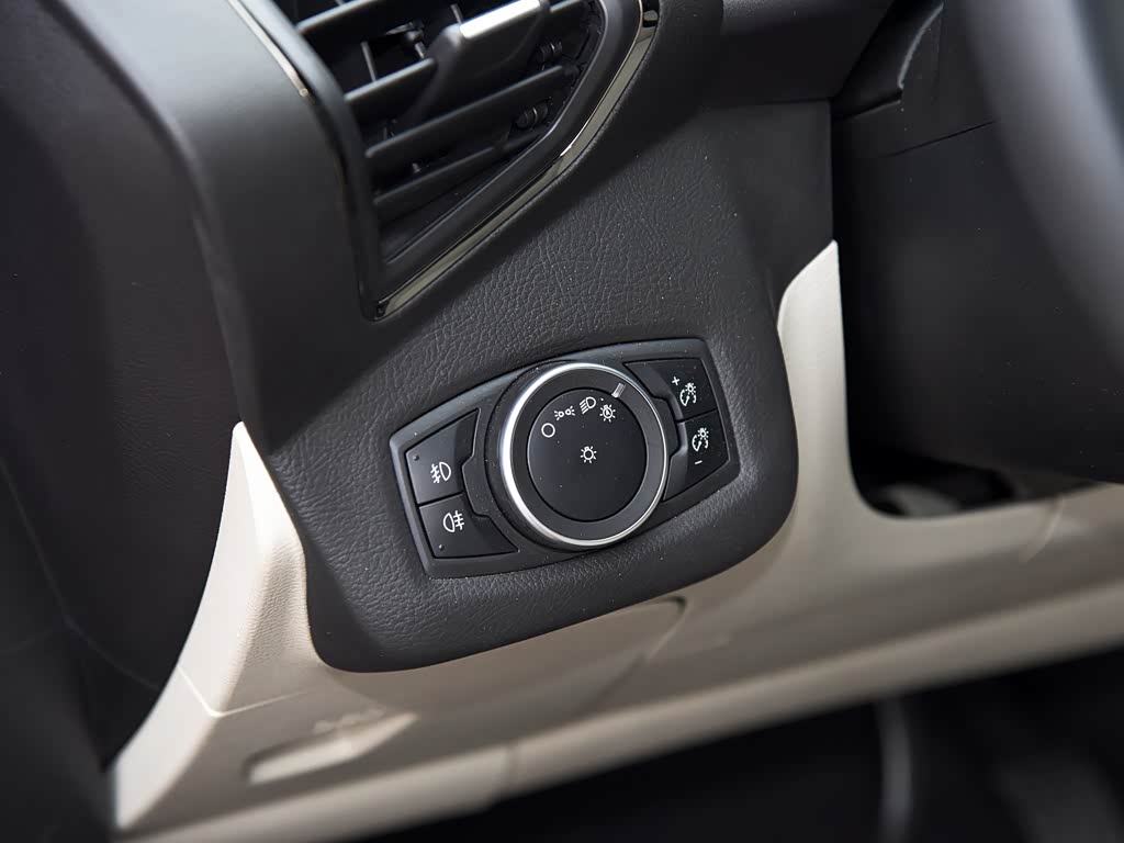 Ford Kuga II Рестайлинг, Внедорожник 5 дв.: фото поколения