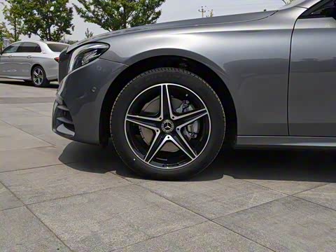 2020�� �Ŀ� E 260 �˶���