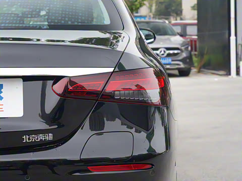 2022�� �Ŀ��� E 350 e L ���ʽ��϶����˶��γ�