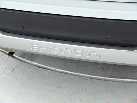 2022�� 40 e-tron ��ҫ�� ������װ