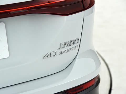 2022�� 40 e-tron ��ҫ�� ������װ