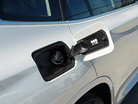 2022�� �Ŀ� xDrive25i M�˶���װ