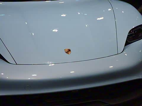 2019�� Taycan 4S