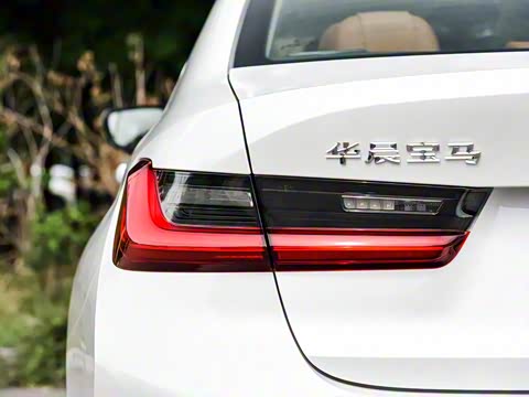 2020�� 325Li �׷���